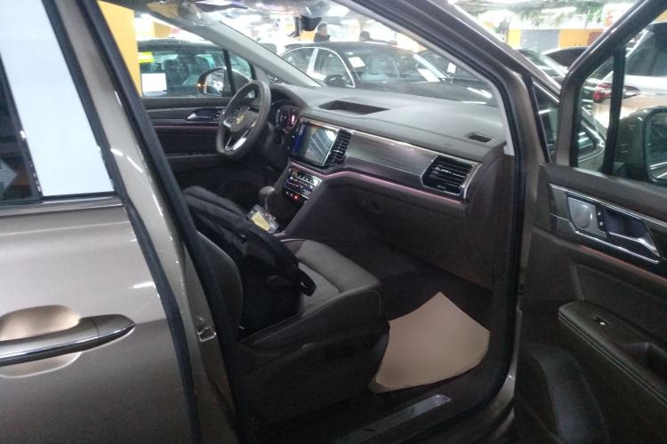 Used Volkswagen Viloran 2020 330TSI Luxury Edition Right Front Seat