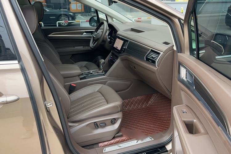 Used Volkswagen Viloran 2020 330TSI Luxury Edition Right Front Seat