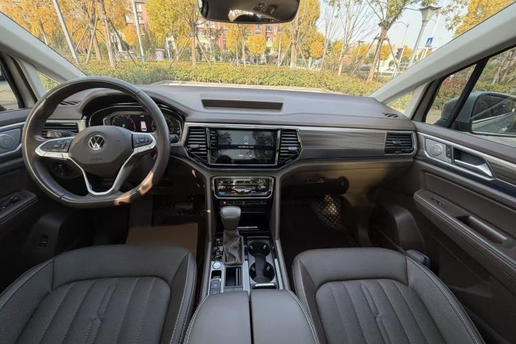 Used Volkswagen Viloran 2020 330TSI Luxury Edition Right Front Seat