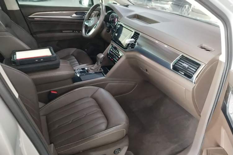 Used Volkswagen Viloran 2020 330TSI Luxury Edition Right Front Seat