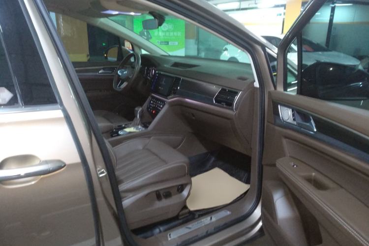 Used Volkswagen Viloran 2020 330TSI Luxury Edition Right Front Seat