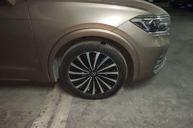 Used Volkswagen Viloran 2020 380TSI Prestige Edition Right Front Wheel Hub