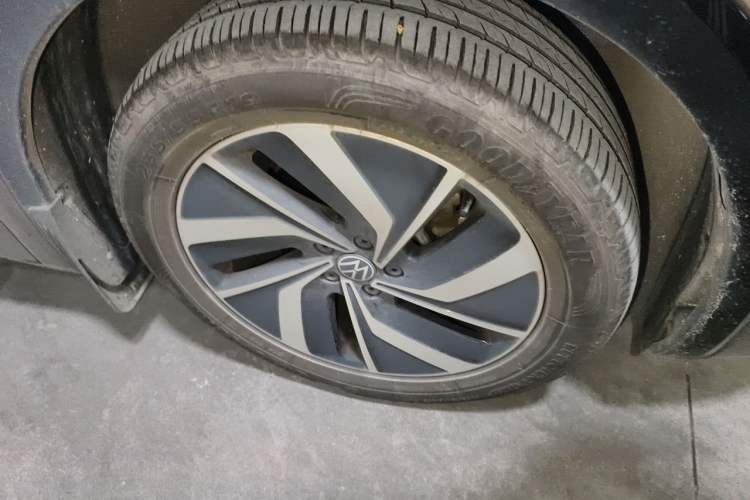 Used Volkswagen Viloran 2020 330TSI Luxury Edition Right Front Wheel Hub