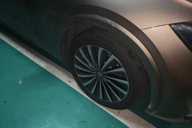 Used Volkswagen Viloran 2020 380TSI Prestige Edition Right Front Wheel Hub