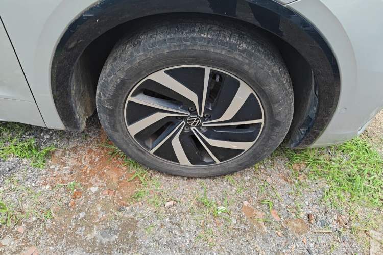 Used Volkswagen Viloran 2020 330TSI Luxury Edition Right Front Wheel Hub