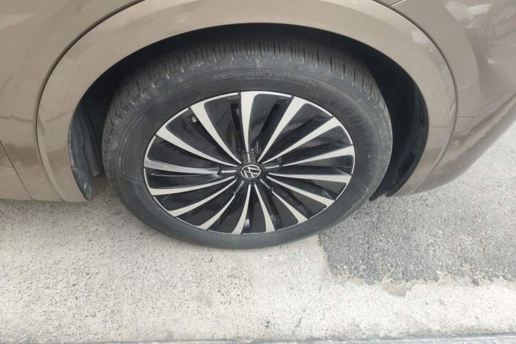 Used Volkswagen Viloran 2020 380TSI Prestige Edition Right Front Wheel Hub