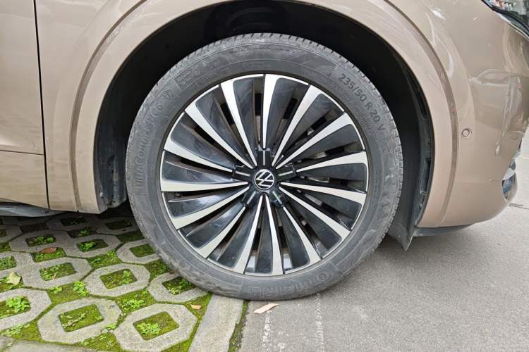 Used Volkswagen Viloran 2020 380TSI Flagship Edition Right Front Wheel Hub