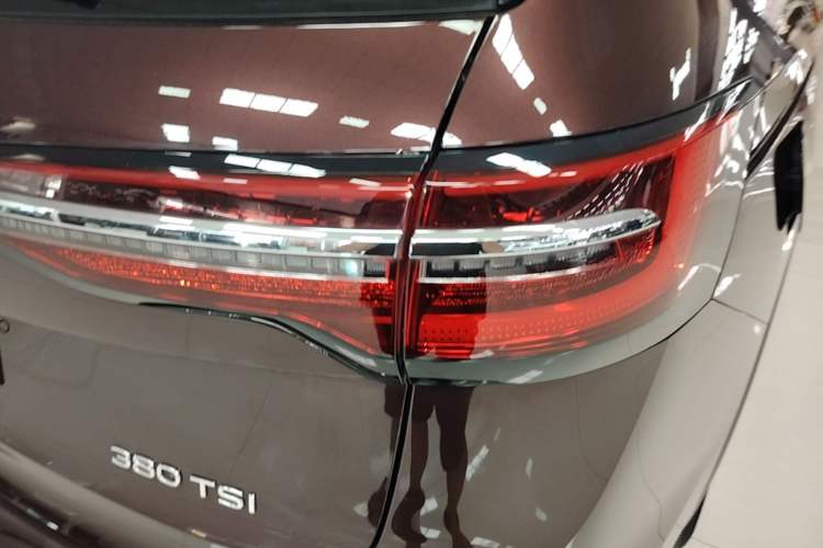 Used Volkswagen Viloran 2020 380TSI Prestige Edition Right Rear Taillight
