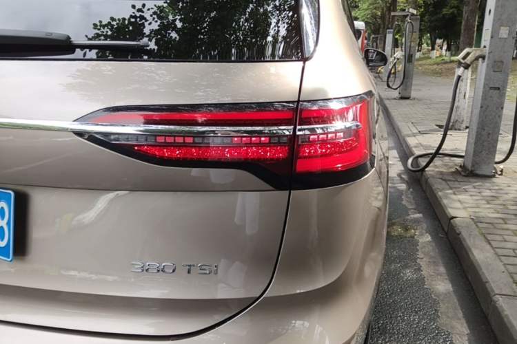Used Volkswagen Viloran 2020 380TSI Prestige Edition Right Rear Taillight