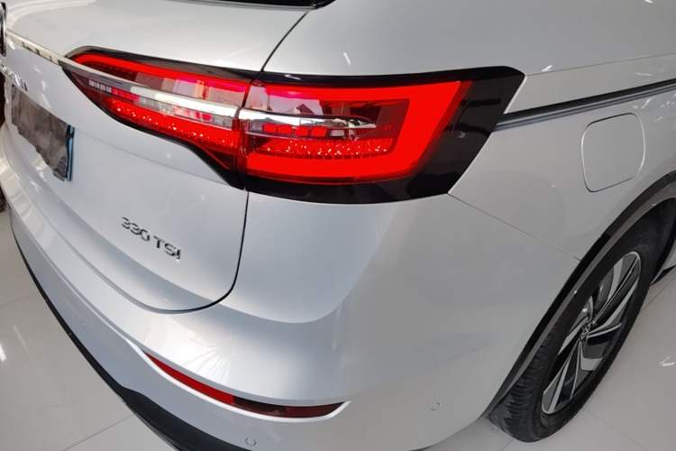 Used Volkswagen Viloran 2020 330TSI Luxury Edition Right Rear Taillight