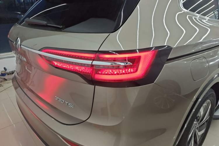 Used Volkswagen Viloran 2020 330TSI Luxury Edition Right Rear Taillight