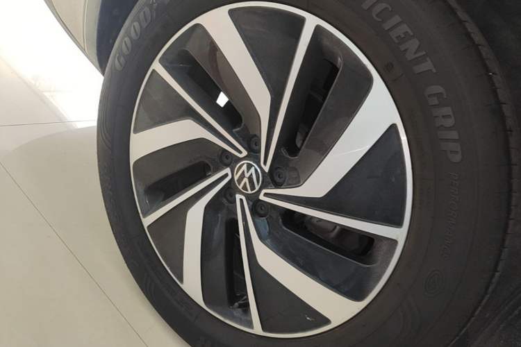 Used Volkswagen Viloran 2020 330TSI Luxury Edition Right Rear Wheel Hub