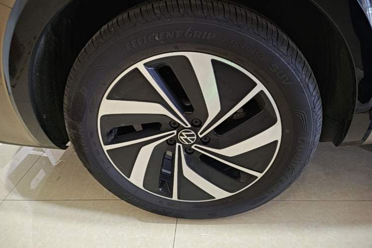Used Volkswagen Viloran 2020 330TSI Luxury Edition Right Rear Wheel Hub