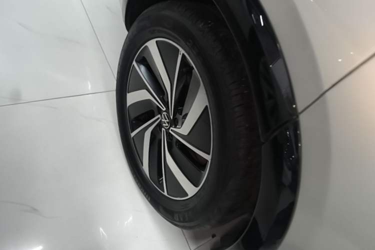Used Volkswagen Viloran 2020 330TSI Luxury Edition Right Rear Wheel Hub