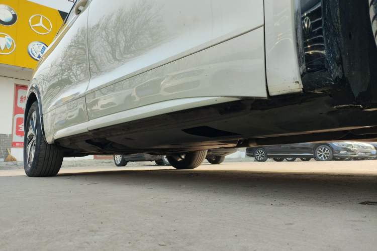 Used Volkswagen Viloran 2020 330TSI Luxury Edition Right Side Sill