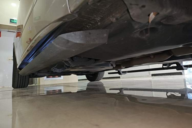 Used Volkswagen Viloran 2020 330TSI Luxury Edition Right Side Sill
