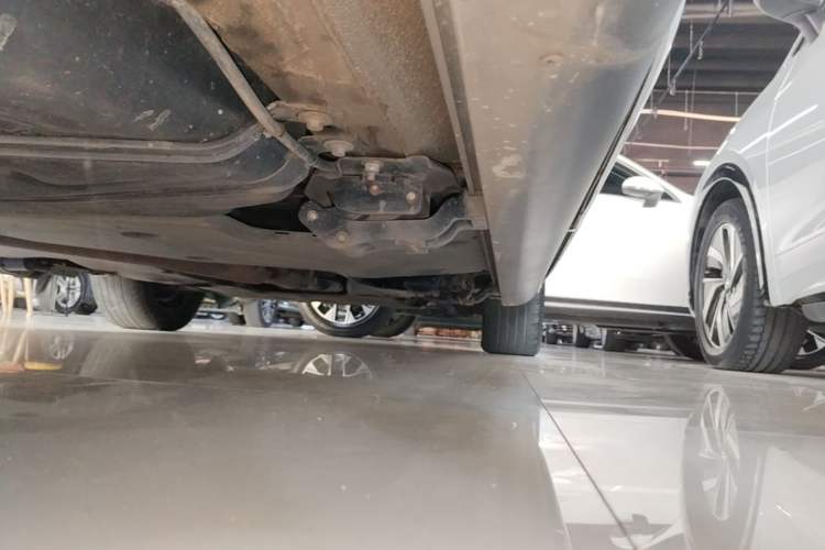 Used Volkswagen Viloran 2020 330TSI Luxury Edition Right Side Sill