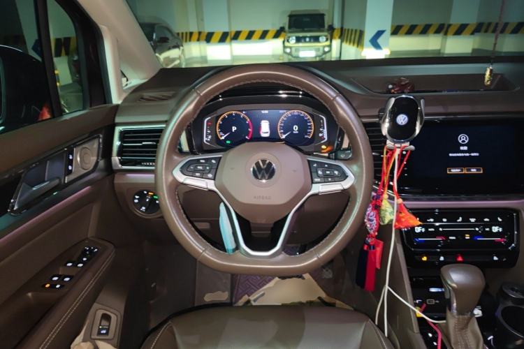 Used Volkswagen Viloran 2020 330TSI Luxury Edition Steering Wheel