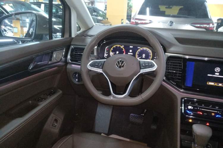 Used Volkswagen Viloran 2020 330TSI Luxury Edition Steering Wheel