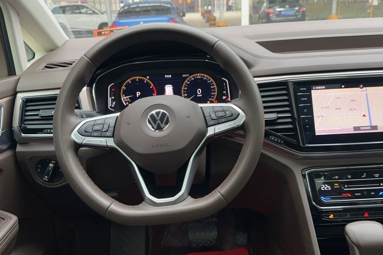 Used Volkswagen Viloran 2020 330TSI Luxury Edition Steering Wheel