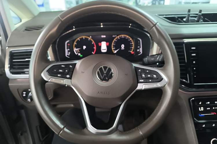 Used Volkswagen Viloran 2020 330TSI Luxury Edition Steering Wheel