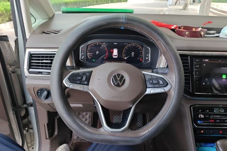 Used Volkswagen Viloran 2020 330TSI Luxury Edition Steering Wheel