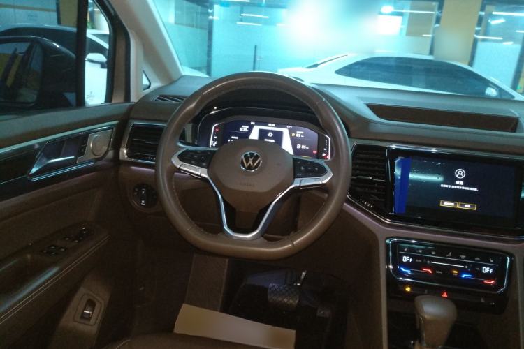 Used Volkswagen Viloran 2020 330TSI Luxury Edition Steering Wheel