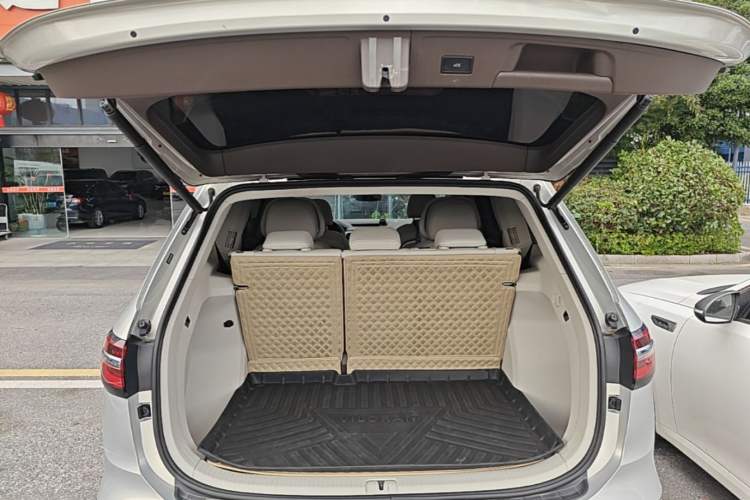Used Volkswagen Viloran 2020 380TSI Prestige Edition Trunk