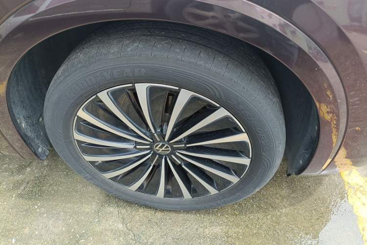 Used Volkswagen Viloran 2020 380TSI Prestige Edition Right Front Wheel Hub