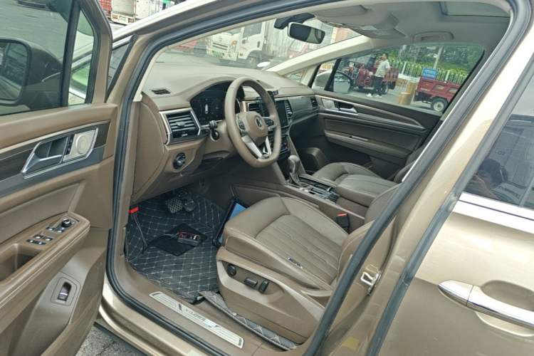 Used Volkswagen Viloran 2020 330TSI Luxury Edition Driver Seat