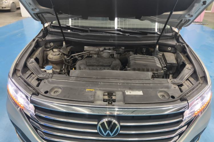 Used Volkswagen Viloran 2020 330TSI Luxury Edition Engine Bay