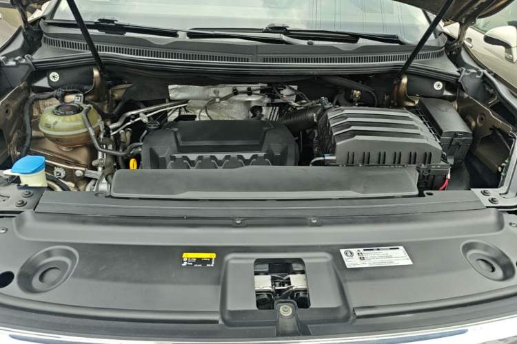 Used Volkswagen Viloran 2020 330TSI Luxury Edition Engine Bay