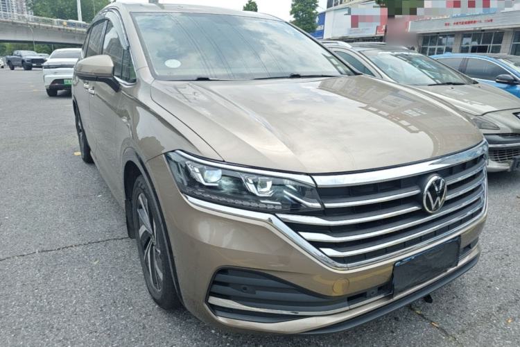 Used Volkswagen Viloran 2020 330TSI Luxury Edition Front Right 45 Deg