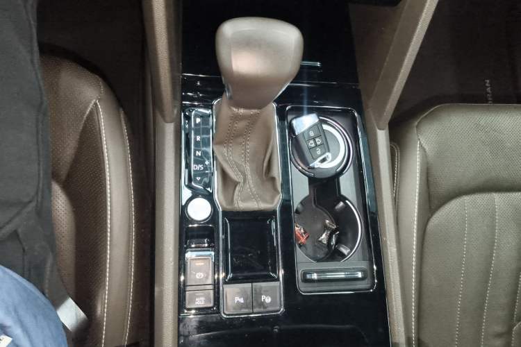 Used Volkswagen Viloran 2020 330TSI Luxury Edition Gear Lever