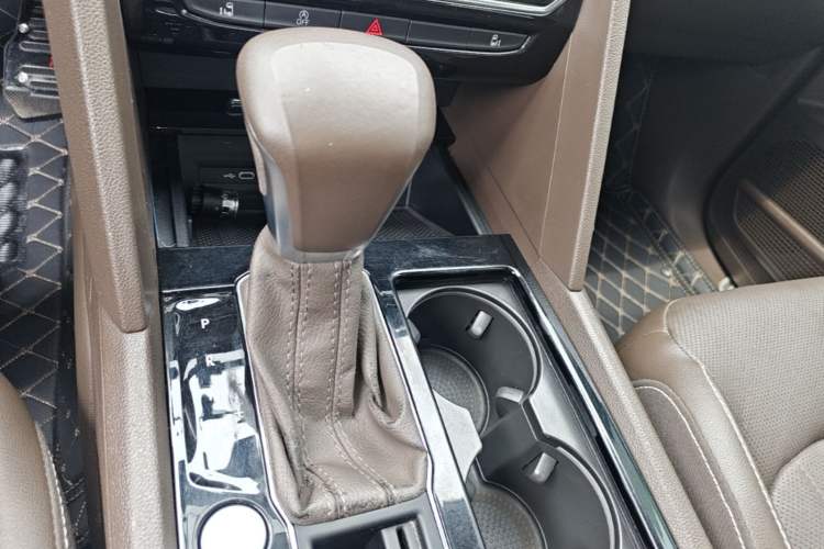 Used Volkswagen Viloran 2020 330TSI Luxury Edition Gear Lever