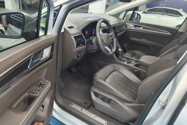 Used Volkswagen Viloran 2020 330TSI Luxury Edition Interior 3