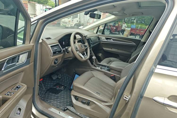 Used Volkswagen Viloran 2020 330TSI Luxury Edition Left Front Seat