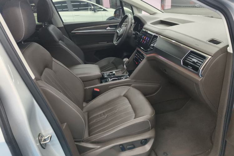 Used Volkswagen Viloran 2020 330TSI Luxury Edition Right Front Seat