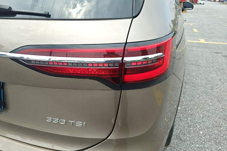 Used Volkswagen Viloran 2020 330TSI Luxury Edition Right Rear Taillight