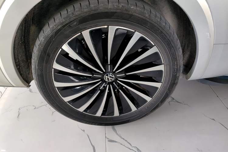 Used Volkswagen Viloran 2020 380TSI Prestige Edition Right Rear Wheel Hub