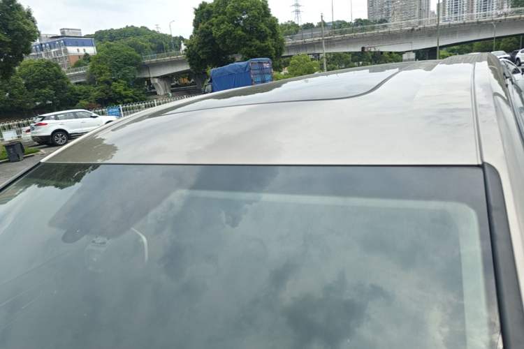 Used Volkswagen Viloran 2020 330TSI Luxury Edition Roof