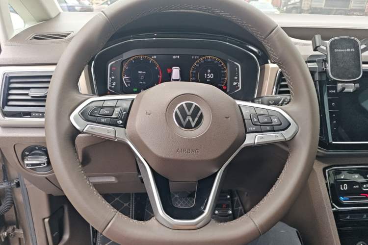 Used Volkswagen Viloran 2020 330TSI Luxury Edition Steering Wheel