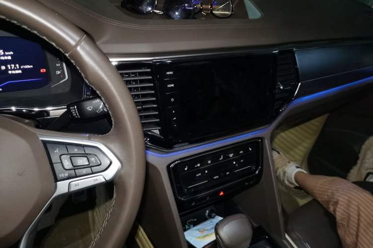 Used Volkswagen Viloran 2020 380TSI Prestige Edition Audio And AC Panel