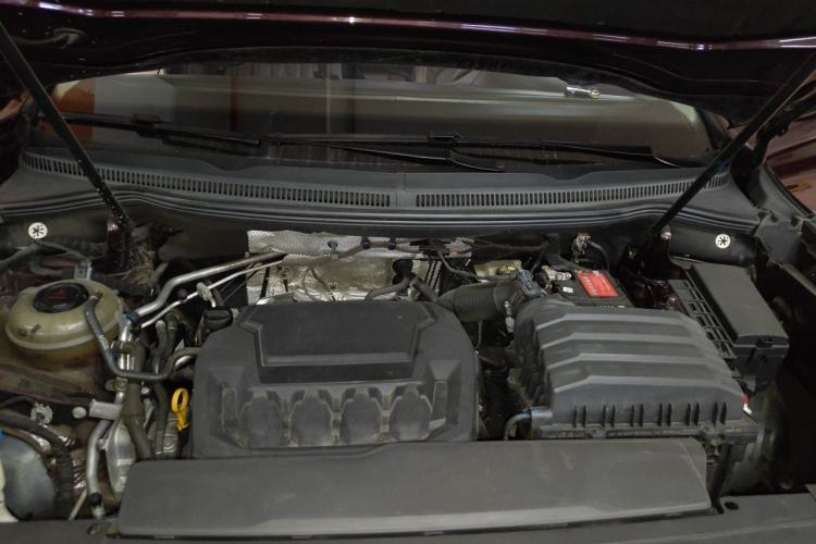 Used Volkswagen Viloran 2020 330TSI Luxury Edition Engine Bay