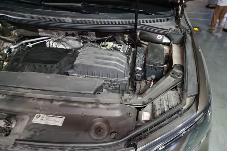 Used Volkswagen Viloran 2020 380TSI Prestige Edition Engine Bay Left