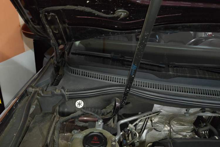 Used Volkswagen Viloran 2020 330TSI Luxury Edition Engine Bay Right