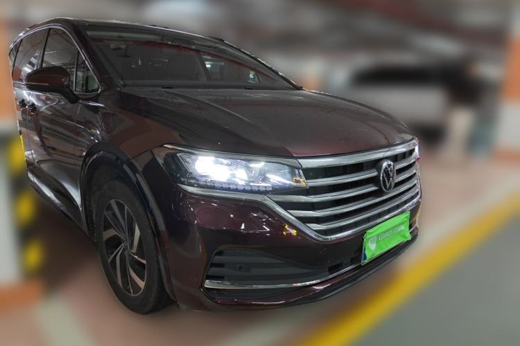 Used Volkswagen Viloran 2020 330TSI Luxury Edition Front Right 45 Deg