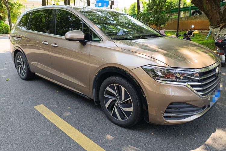 Used Volkswagen Viloran 2020 330TSI Luxury Edition Front Right 45 Deg