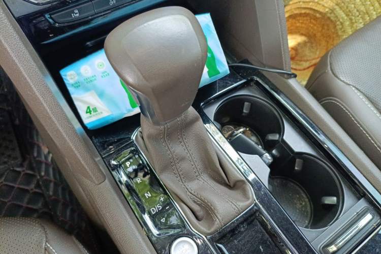 Used Volkswagen Viloran 2020 330TSI Luxury Edition Gear Lever