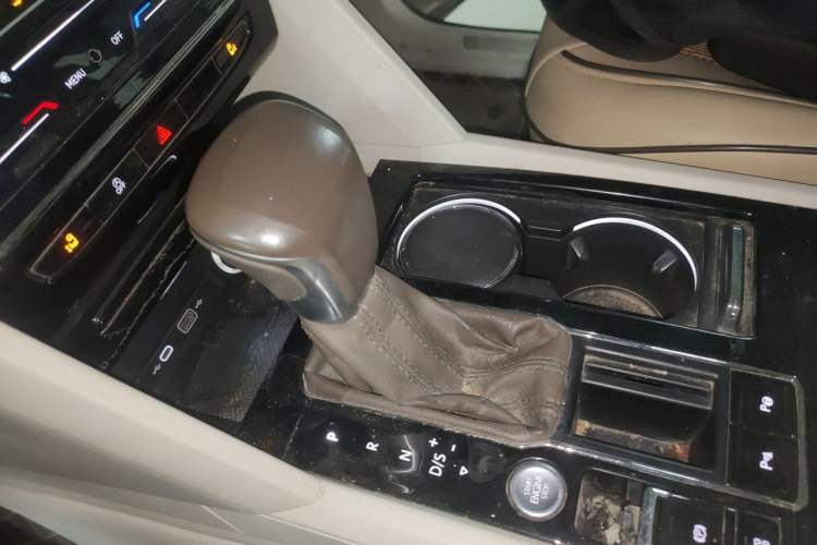 Used Volkswagen Viloran 2020 380TSI Prestige Edition Gear Lever